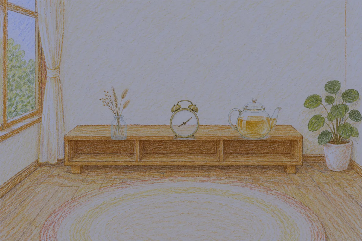 용인 여성전용 홈케어 추천 안내 그림, 밤의 창가 낮은 선반 위에 놓인 마른 풀을 꽂은 항아리, 둥근 알람시계, 유리 티포트