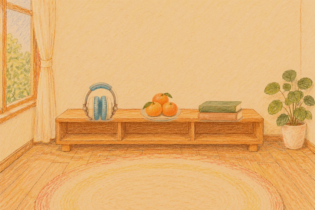 파주 여성전용 경락 케어 안내 그림, 저녁의 창가 낮은 선반 위에 놓인 헤드폰, 귤이 담긴 접시, 책 두 권