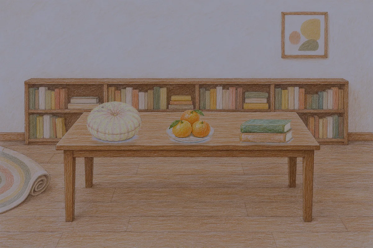 분당 여성전용 가격 마사지 안내 그림, 밤의 서재 긴 책상 위에 놓인 둥근 쿠션, 귤이 담긴 접시, 책 두 권