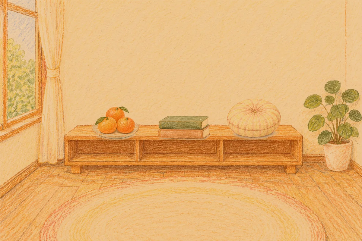 남양주 여성전용 림프 페이셜 안내 그림, 저녁의 창가 낮은 선반 위에 놓인 귤이 담긴 접시, 책 두 권, 둥근 쿠션