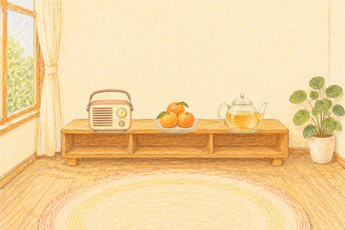 김포 여성전용 경락마사지 안내 그림, 낮의 창가 낮은 선반 위에 놓인 작은 라디오, 귤이 담긴 접시, 유리 티포트