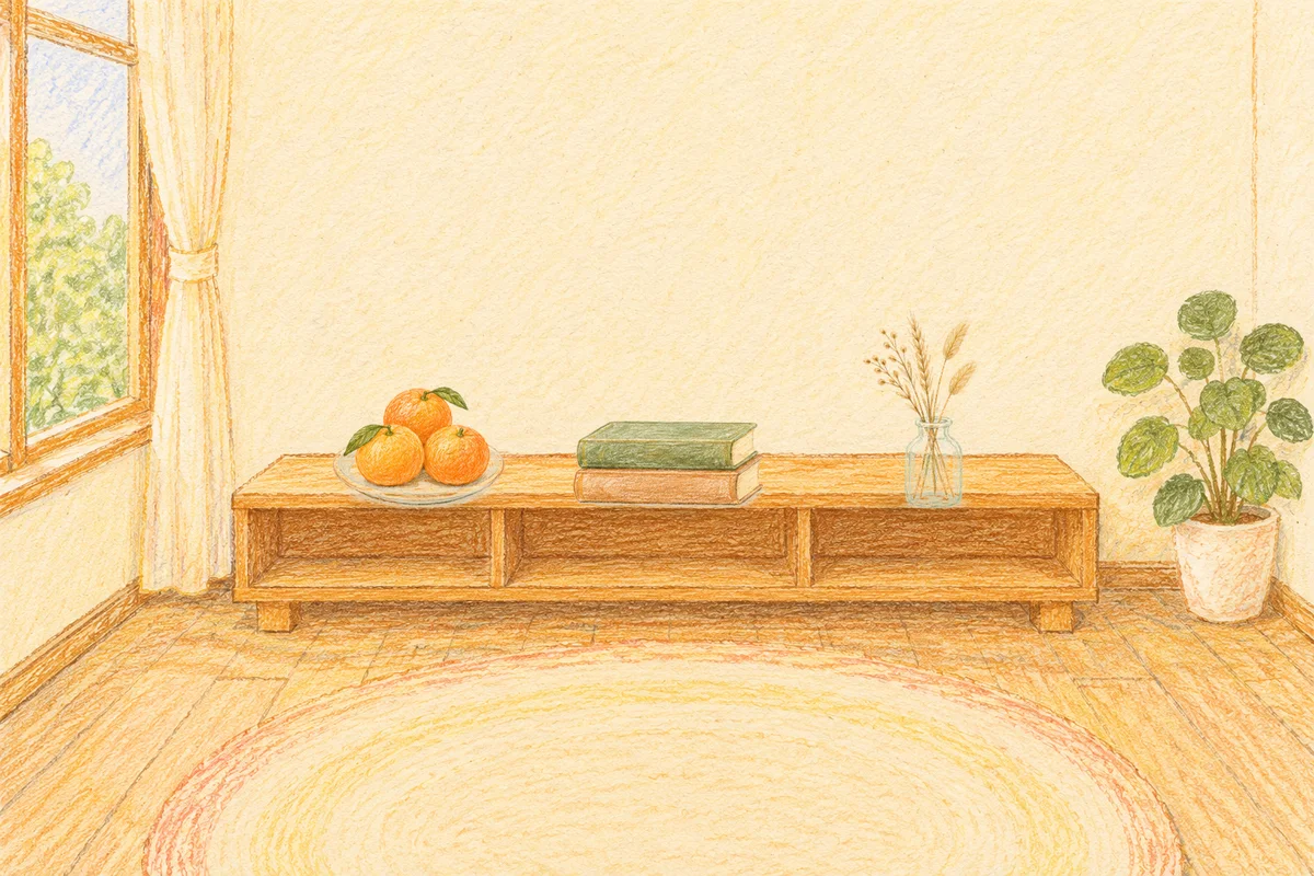 의정부 여성전용 복부 마사지 안내 그림, 낮의 창가 낮은 선반 위에 놓인 귤이 담긴 접시, 책 두 권, 마른 풀을 꽂은 항아리