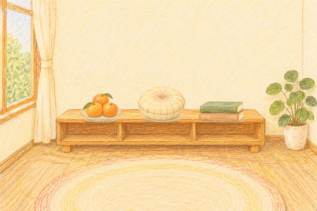 의정부 여성전용 목 어깨 케어 안내 그림, 낮의 창가 낮은 선반 위에 놓인 귤이 담긴 접시, 둥근 쿠션, 책 두 권