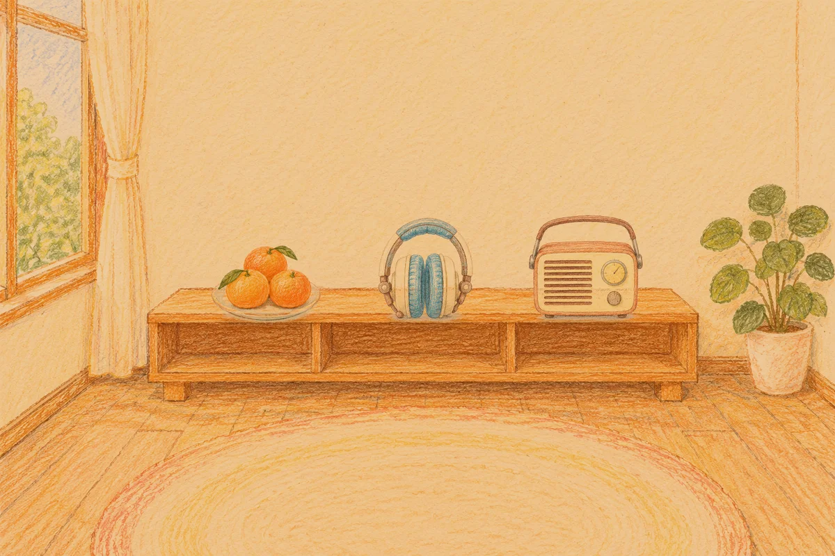 하남 여성전용 등 마사지 안내 그림, 저녁의 창가 낮은 선반 위에 놓인 귤이 담긴 접시, 헤드폰, 작은 라디오