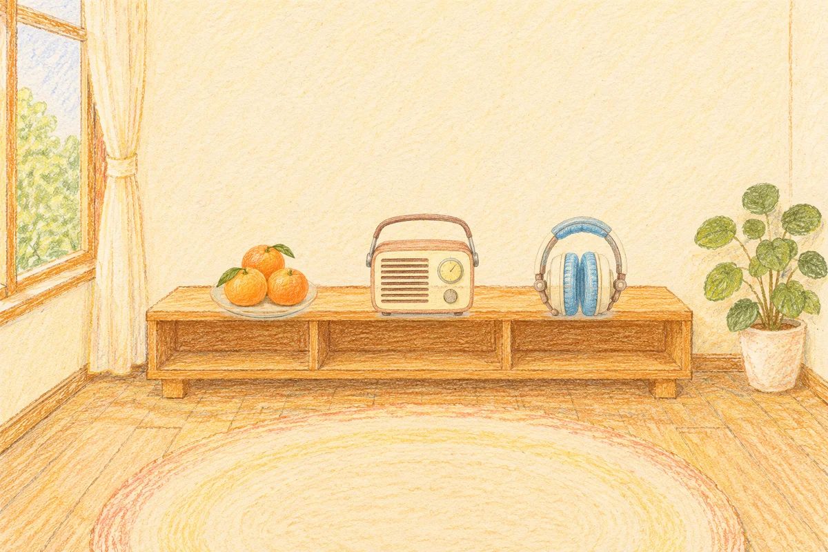 광명 여성전용 피부 관리 안내 그림, 낮의 창가 낮은 선반 위에 놓인 귤이 담긴 접시, 작은 라디오, 헤드폰