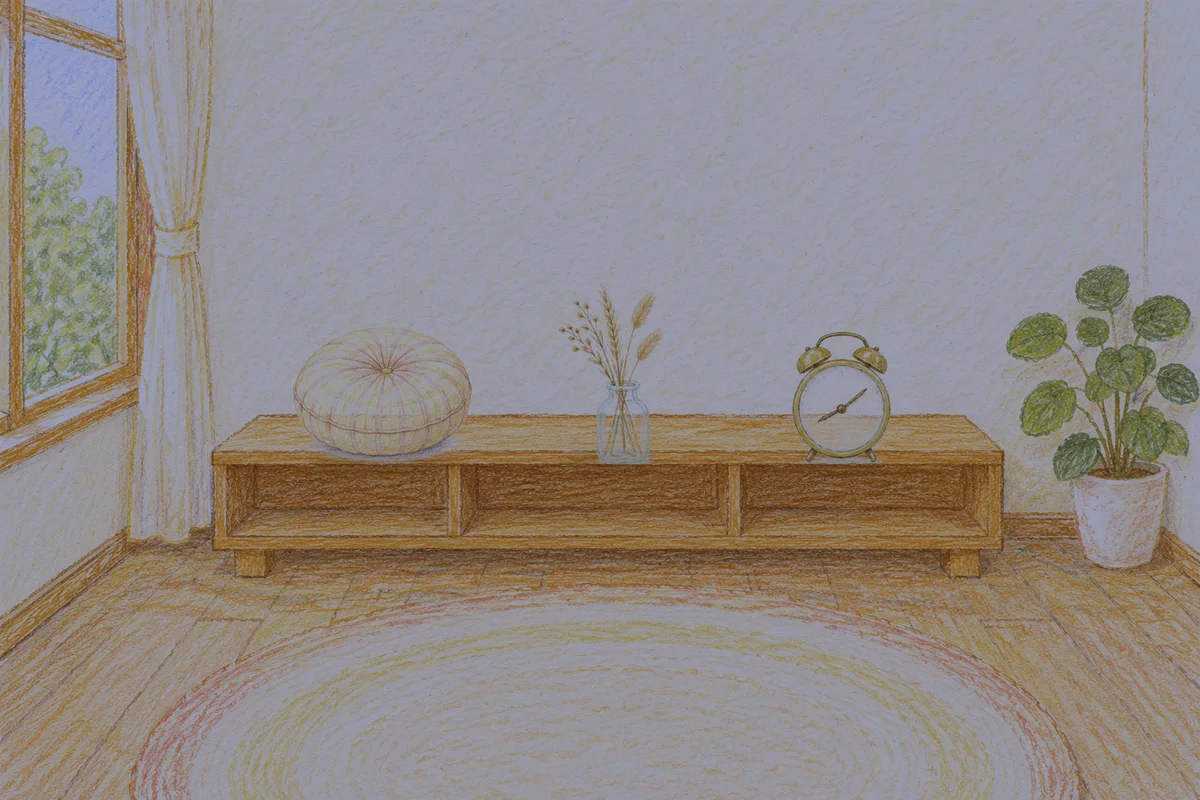 오산 여성전용 경락 가격 안내 그림, 밤의 창가 낮은 선반 위에 놓인 둥근 쿠션, 마른 풀을 꽂은 항아리, 둥근 알람시계