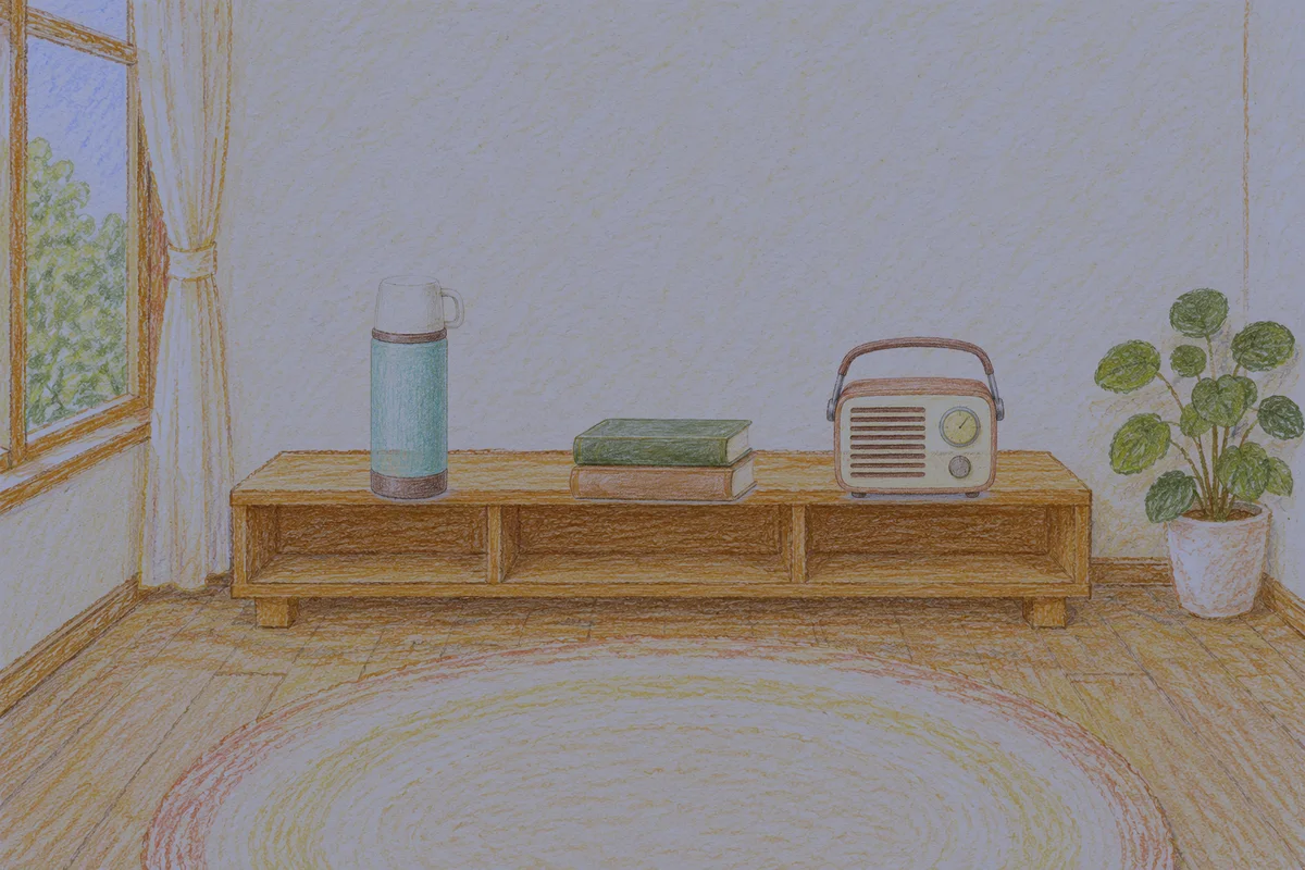 동두천 여성전용 목 어깨 케어 안내 그림, 밤의 창가 낮은 선반 위에 놓인 보온병, 책 두 권, 작은 라디오