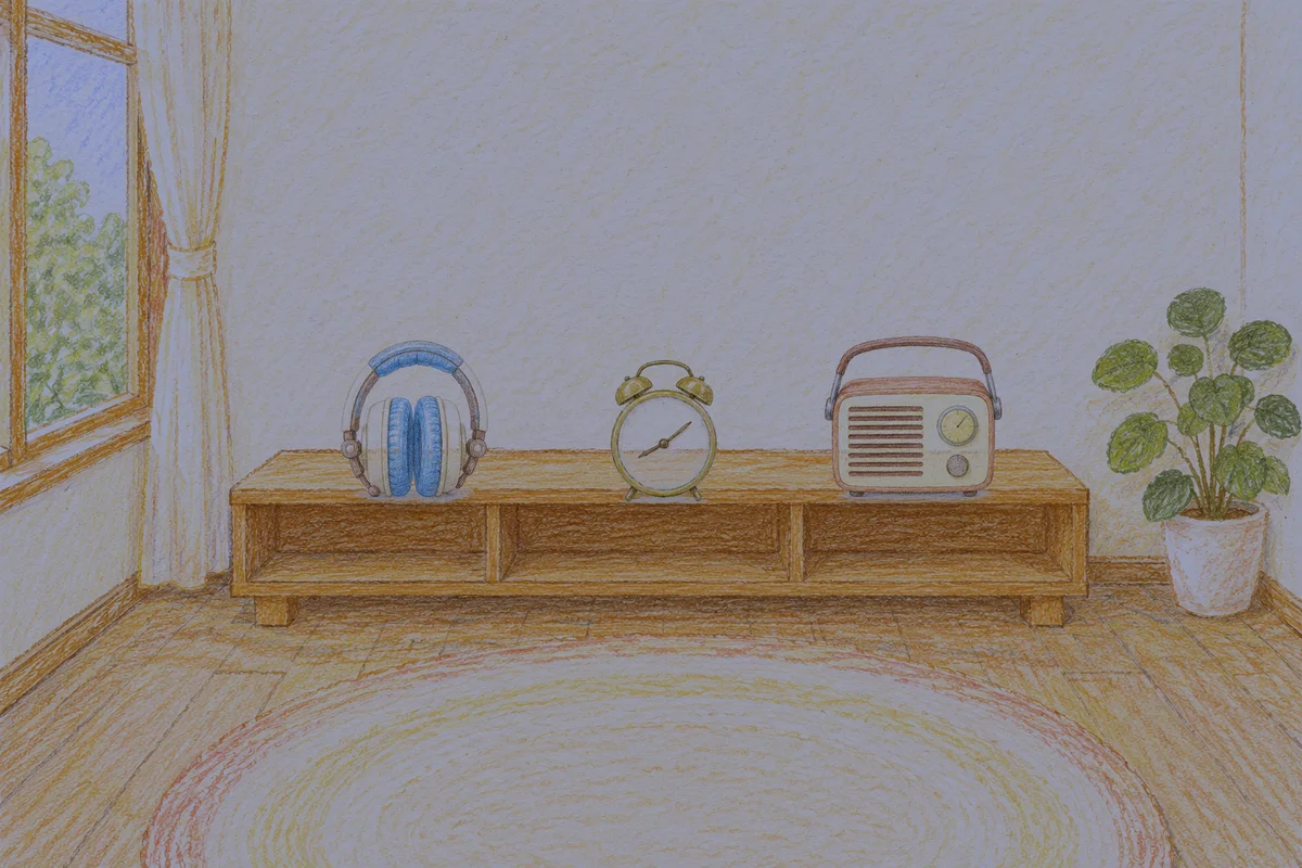 구로 여성전용 프리미엄 스웨디시 안내 그림, 밤의 창가 낮은 선반 위에 놓인 헤드폰, 둥근 알람시계, 작은 라디오