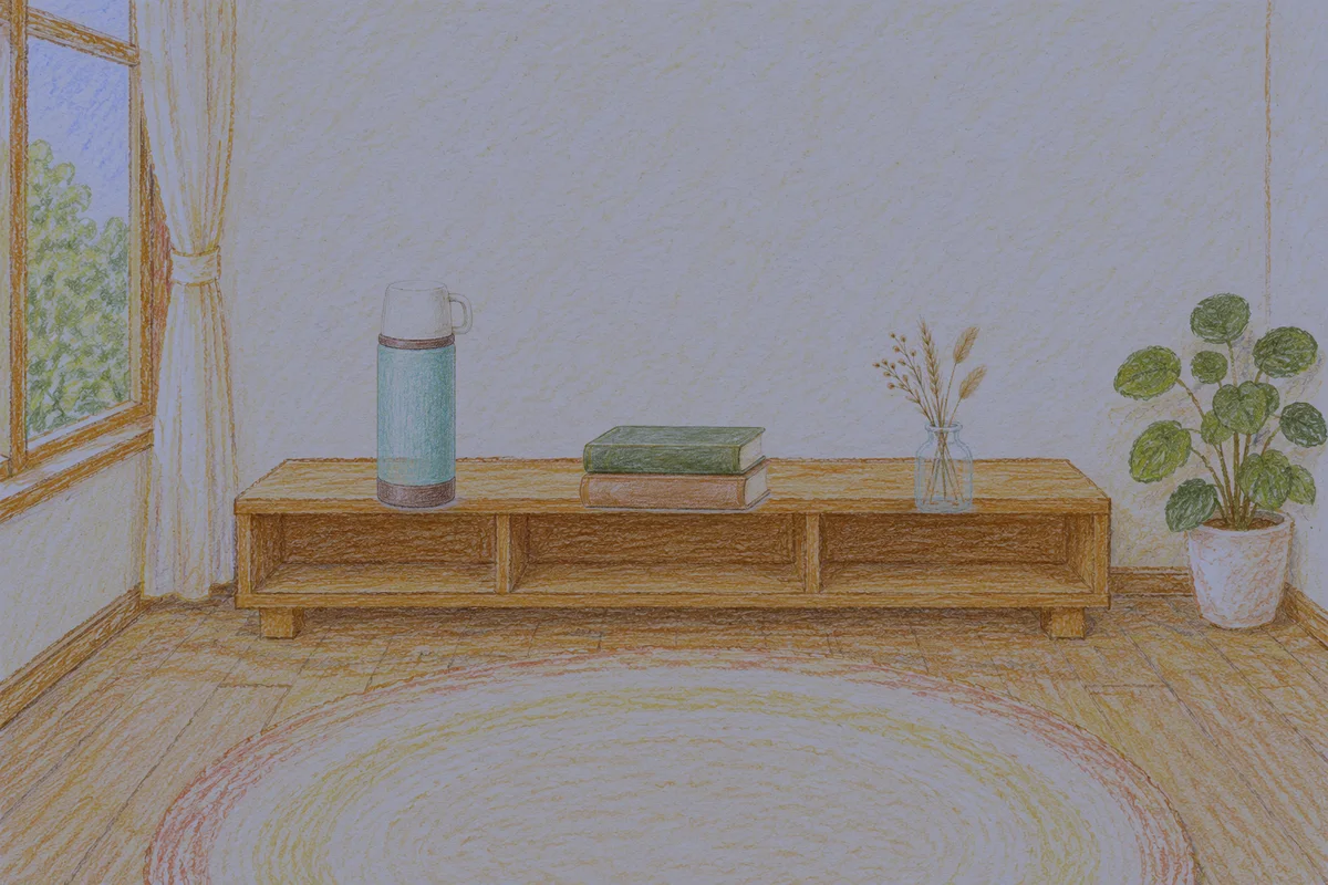 판교 여성전용 방문 홈케어 안내 그림, 밤의 창가 낮은 선반 위에 놓인 보온병, 책 두 권, 마른 풀을 꽂은 항아리