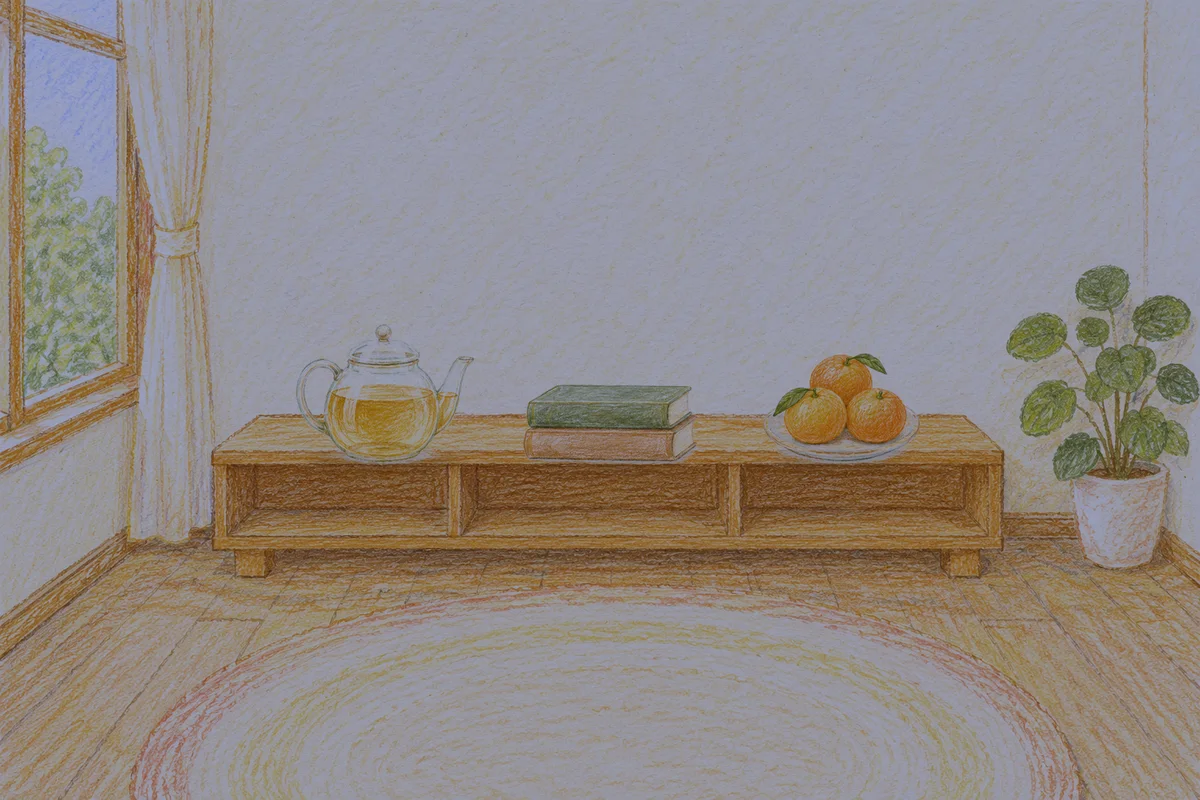인계동 여성전용 얼굴 경락 안내 그림, 밤의 창가 낮은 선반 위에 놓인 유리 티포트, 책 두 권, 귤이 담긴 접시