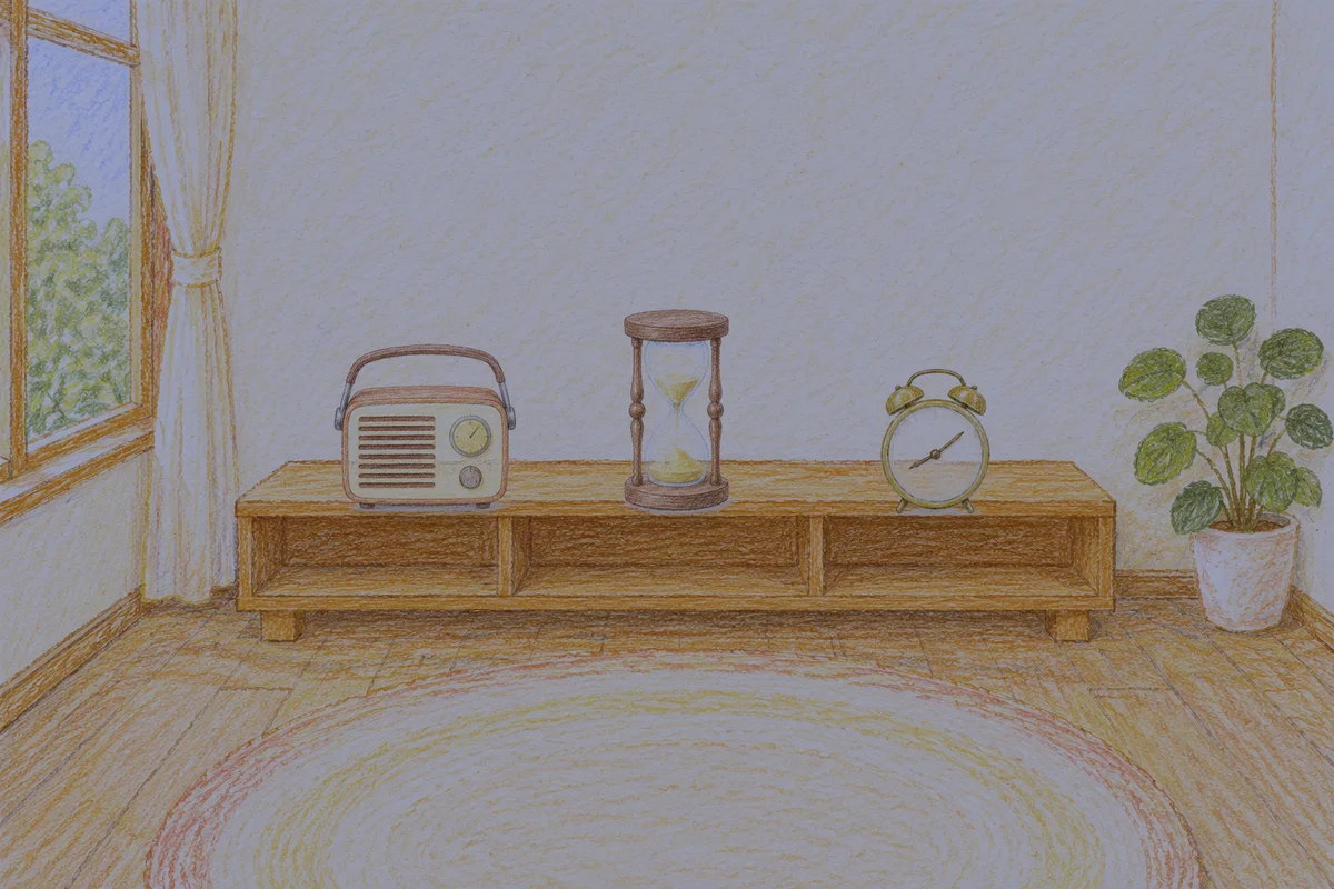 청담동 여성전용 아로마 마사지 안내 그림, 밤의 창가 낮은 선반 위에 놓인 작은 라디오, 모래시계, 둥근 알람시계