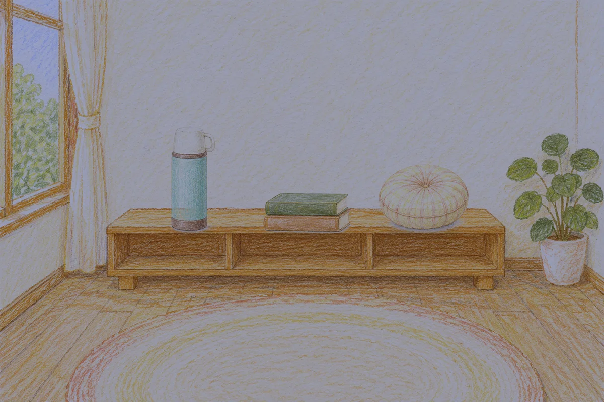 역삼동 여성전용 두피 케어 안내 그림, 밤의 창가 낮은 선반 위에 놓인 보온병, 책 두 권, 둥근 쿠션