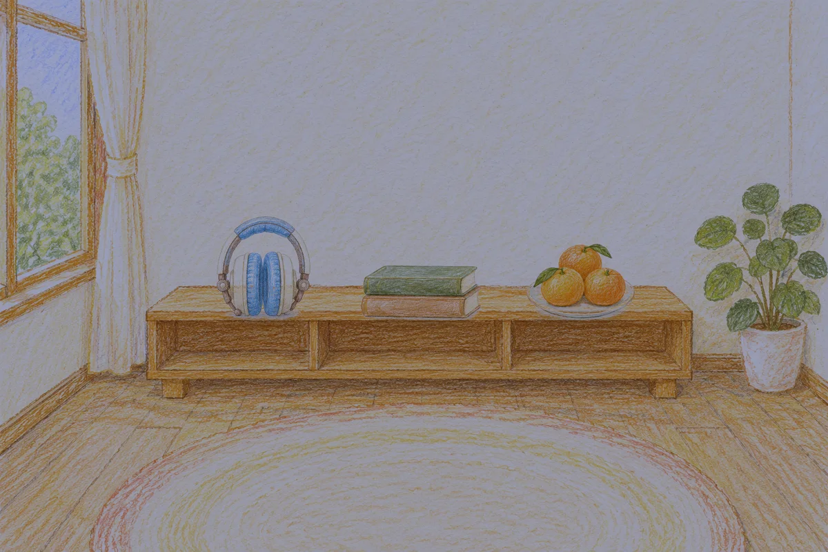 암사동 여성전용 브라이덜 케어 안내 그림, 밤의 창가 낮은 선반 위에 놓인 헤드폰, 책 두 권, 귤이 담긴 접시