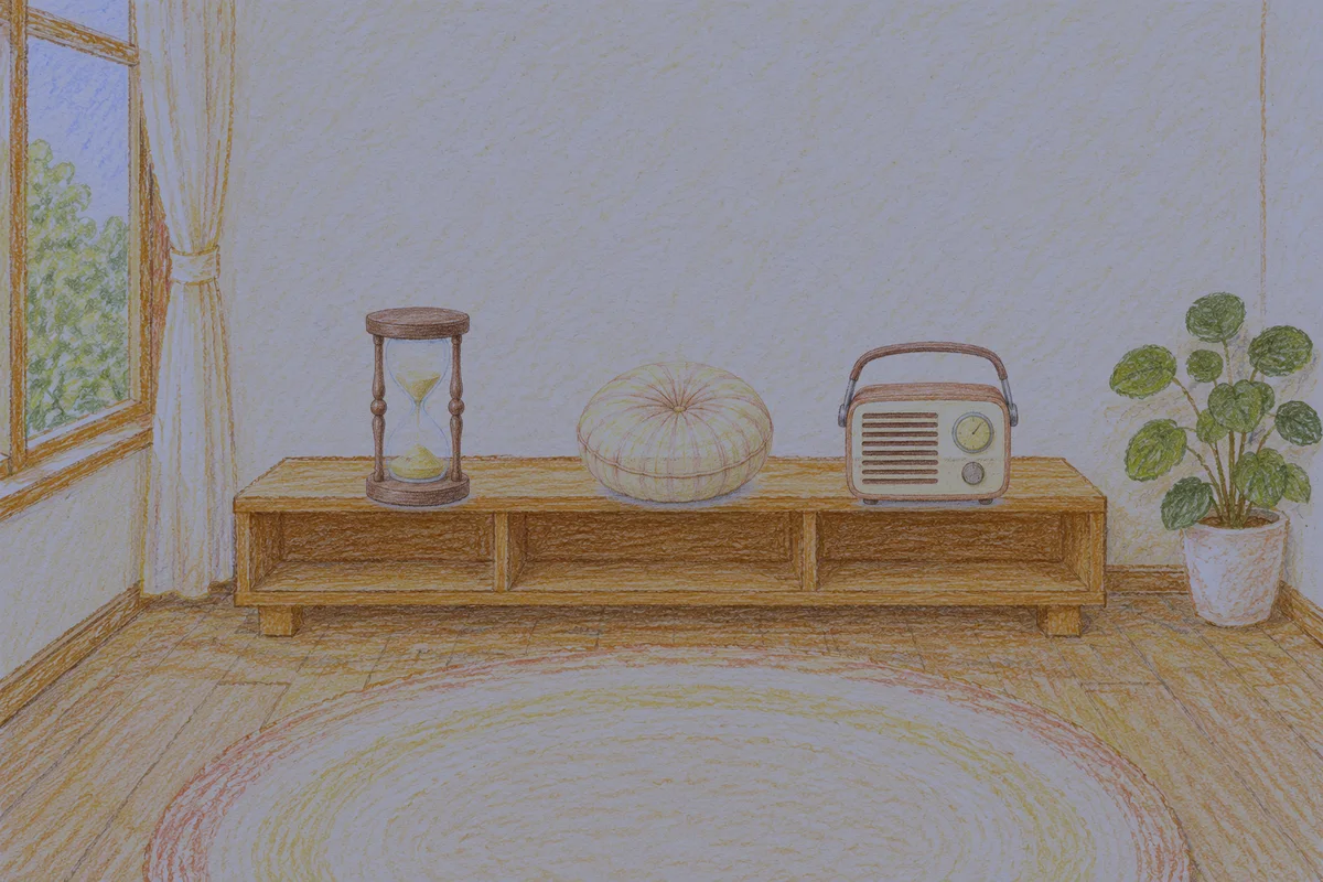 명일동 여성전용 바디 경락 안내 그림, 밤의 창가 낮은 선반 위에 놓인 모래시계, 둥근 쿠션, 작은 라디오