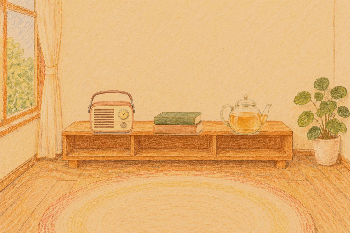 상일동 여성전용 바디 경락 안내 그림, 저녁의 창가 낮은 선반 위에 놓인 작은 라디오, 책 두 권, 유리 티포트