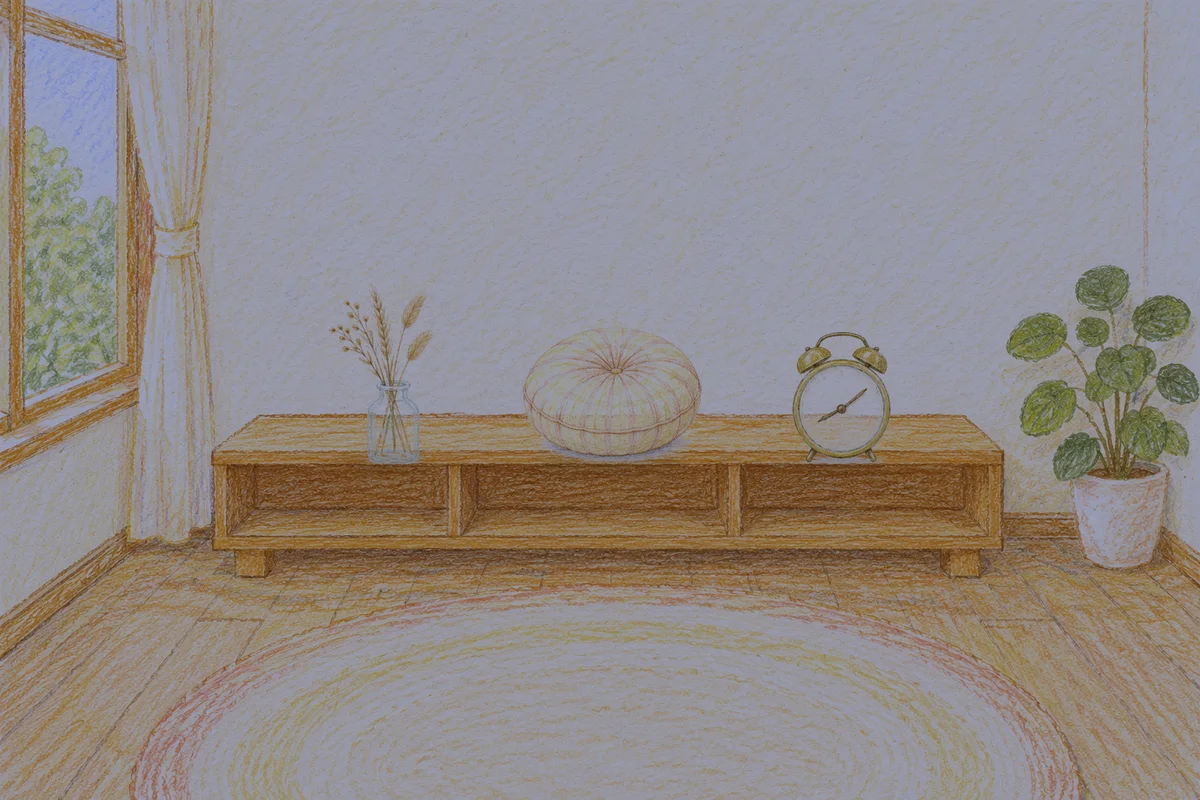 상일동 여성전용 두피 마사지 안내 그림, 밤의 창가 낮은 선반 위에 놓인 마른 풀을 꽂은 항아리, 둥근 쿠션, 둥근 알람시계