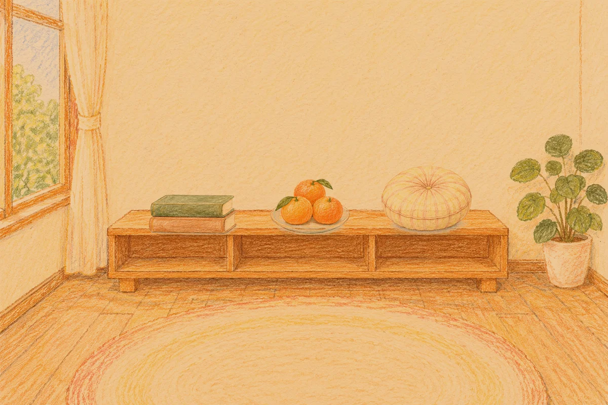 풍납동 여성전용 방문 마사지 안내 그림, 저녁의 창가 낮은 선반 위에 놓인 책 두 권, 귤이 담긴 접시, 둥근 쿠션