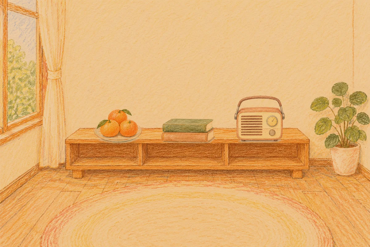 가락동 여성전용 출장 마사지 안내 그림, 저녁의 창가 낮은 선반 위에 놓인 귤이 담긴 접시, 책 두 권, 작은 라디오