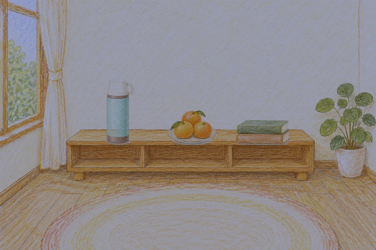 문정동 여성전용 발관리 후기 안내 그림, 밤의 창가 낮은 선반 위에 놓인 보온병, 귤이 담긴 접시, 책 두 권