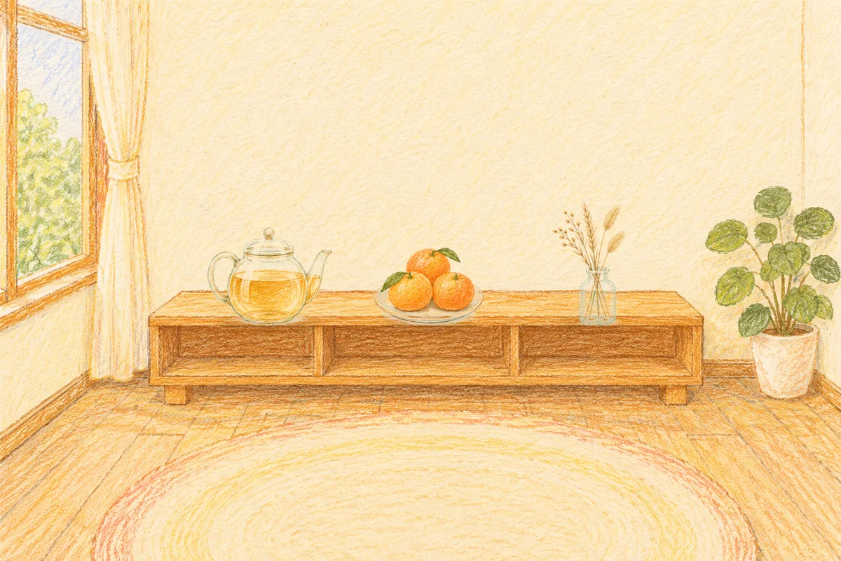 양재동 여성전용 경락마사지 후기 안내 그림, 낮의 창가 낮은 선반 위에 놓인 유리 티포트, 귤이 담긴 접시, 마른 풀을 꽂은 항아리