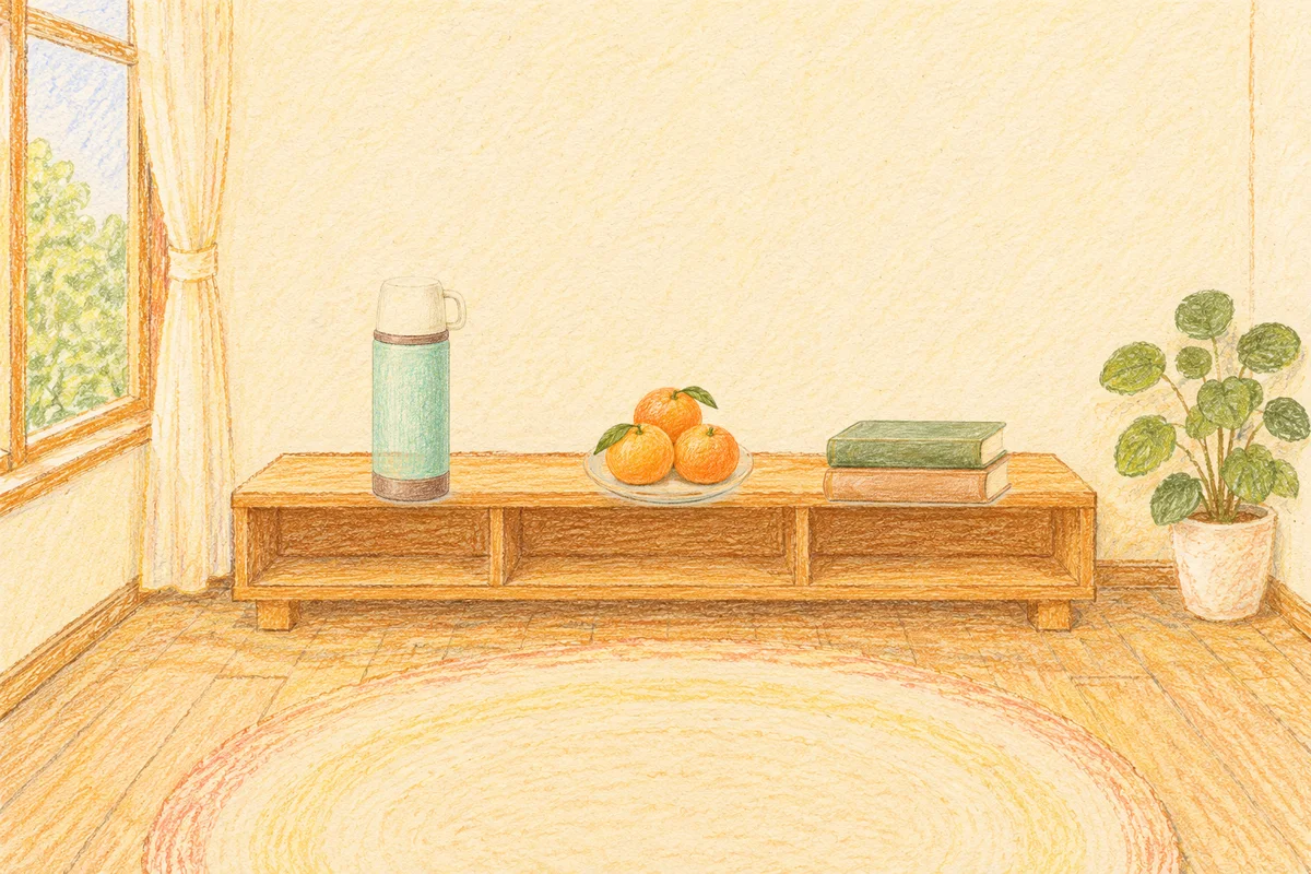 자양동 여성전용 후기 마사지 안내 그림, 낮의 창가 낮은 선반 위에 놓인 보온병, 귤이 담긴 접시, 책 두 권