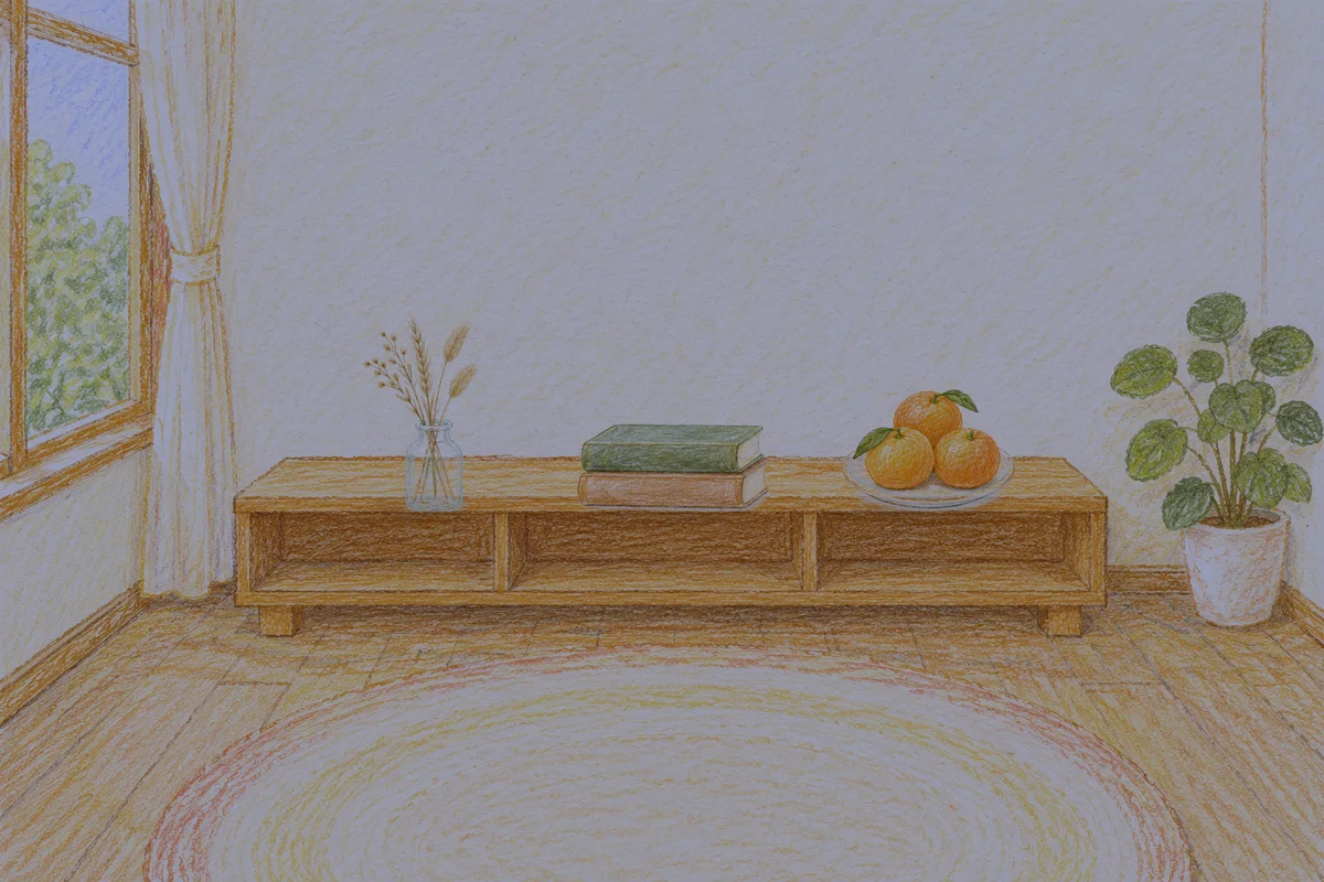 화양동 여성전용 셀룰라이트 관리 안내 그림, 밤의 창가 낮은 선반 위에 놓인 마른 풀을 꽂은 항아리, 책 두 권, 귤이 담긴 접시