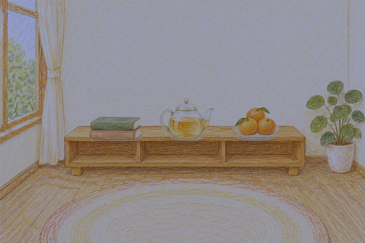 면목동 여성전용 얼굴 경락 안내 그림, 밤의 창가 낮은 선반 위에 놓인 책 두 권, 유리 티포트, 귤이 담긴 접시