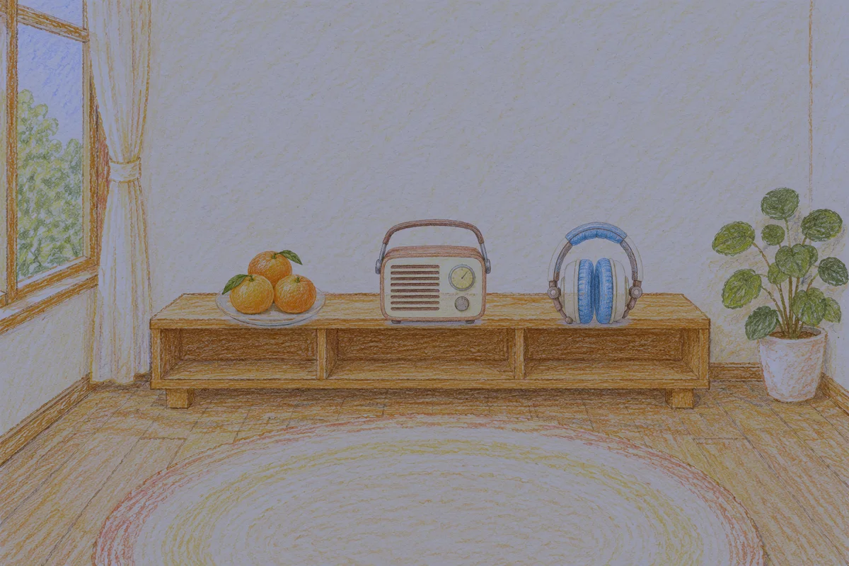 묵동 여성전용 어깨 마사지 안내 그림, 밤의 창가 낮은 선반 위에 놓인 귤이 담긴 접시, 작은 라디오, 헤드폰