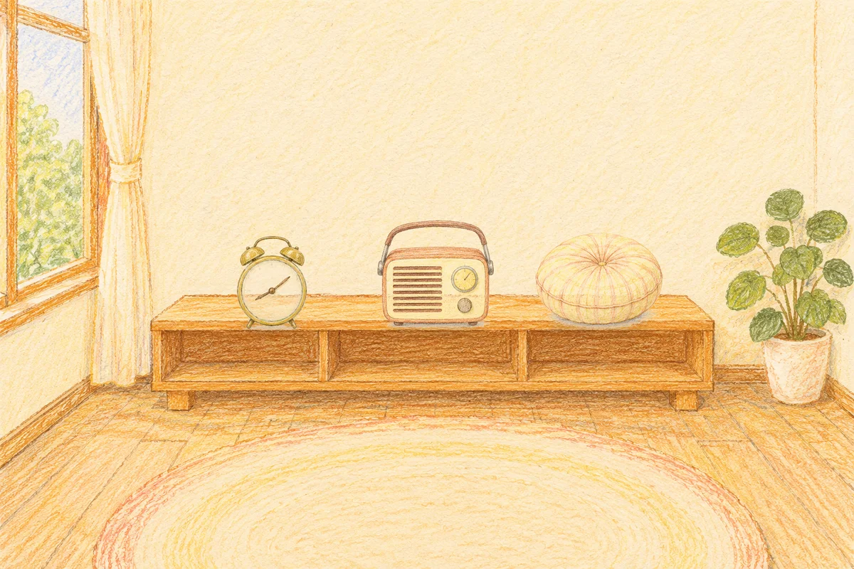 청량리 여성전용 아로마 추천 안내 그림, 낮의 창가 낮은 선반 위에 놓인 둥근 알람시계, 작은 라디오, 둥근 쿠션