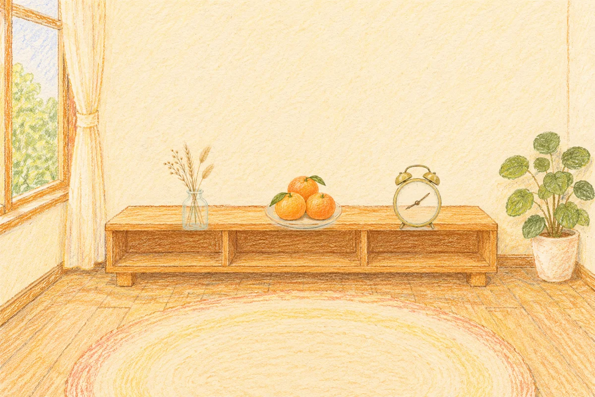 청량리 여성전용 스트레스 케어 안내 그림, 낮의 창가 낮은 선반 위에 놓인 마른 풀을 꽂은 항아리, 귤이 담긴 접시, 둥근 알람시계