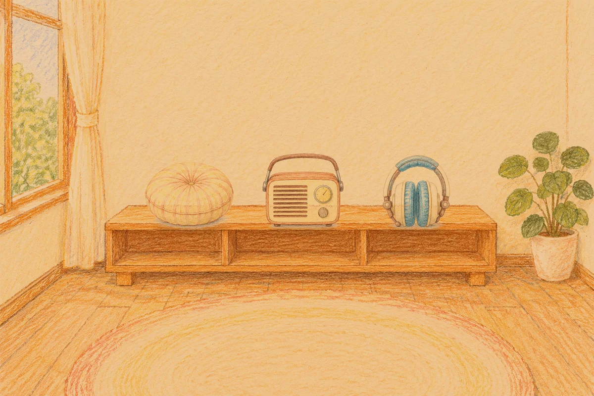 금호동 여성전용 발관리 추천 안내 그림, 저녁의 창가 낮은 선반 위에 놓인 둥근 쿠션, 작은 라디오, 헤드폰