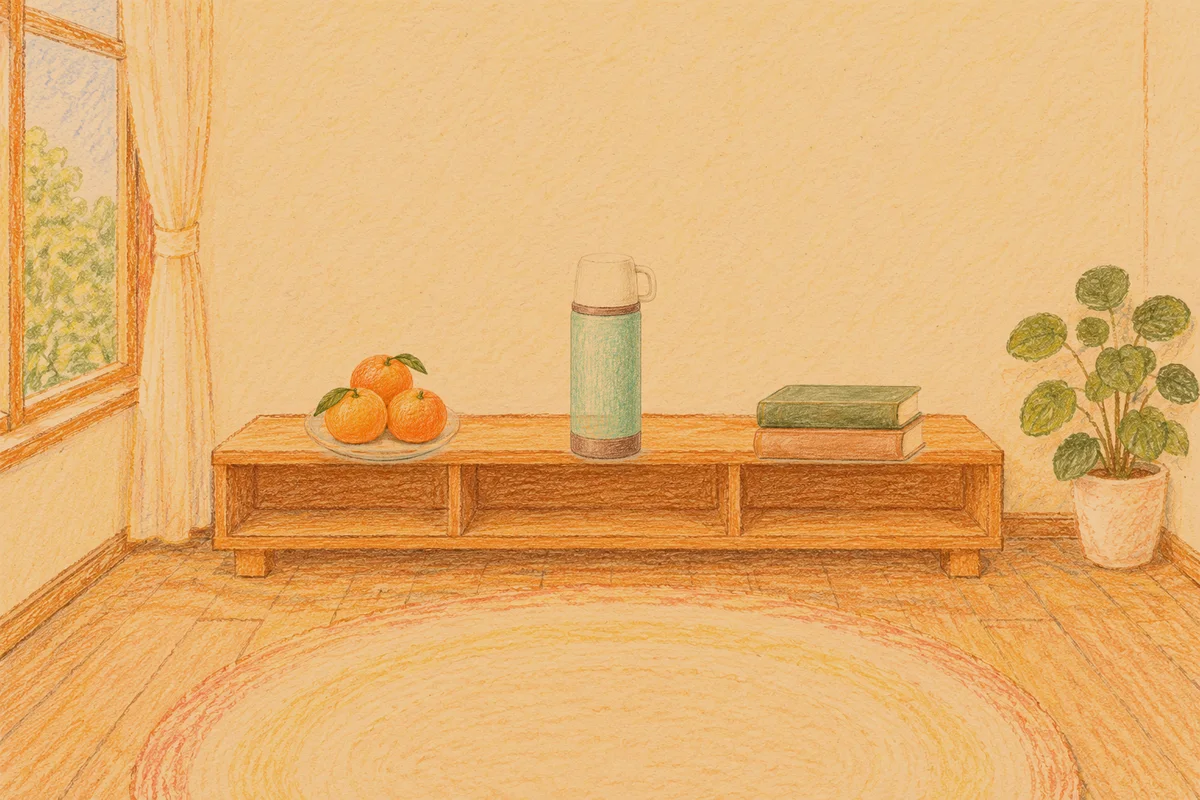 금호동 여성전용 출장 마사지 안내 그림, 저녁의 창가 낮은 선반 위에 놓인 귤이 담긴 접시, 보온병, 책 두 권