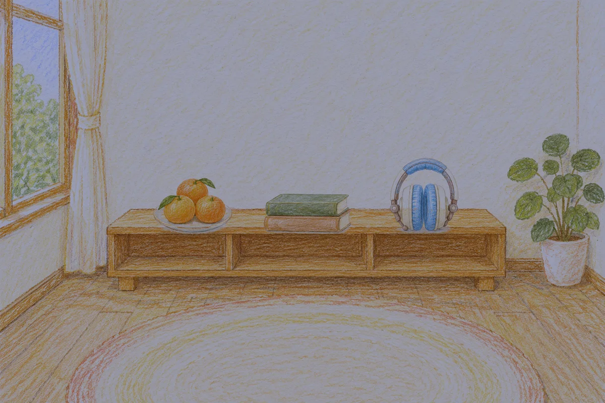 응봉동 여성전용 홈케어 서비스 안내 그림, 밤의 창가 낮은 선반 위에 놓인 귤이 담긴 접시, 책 두 권, 헤드폰