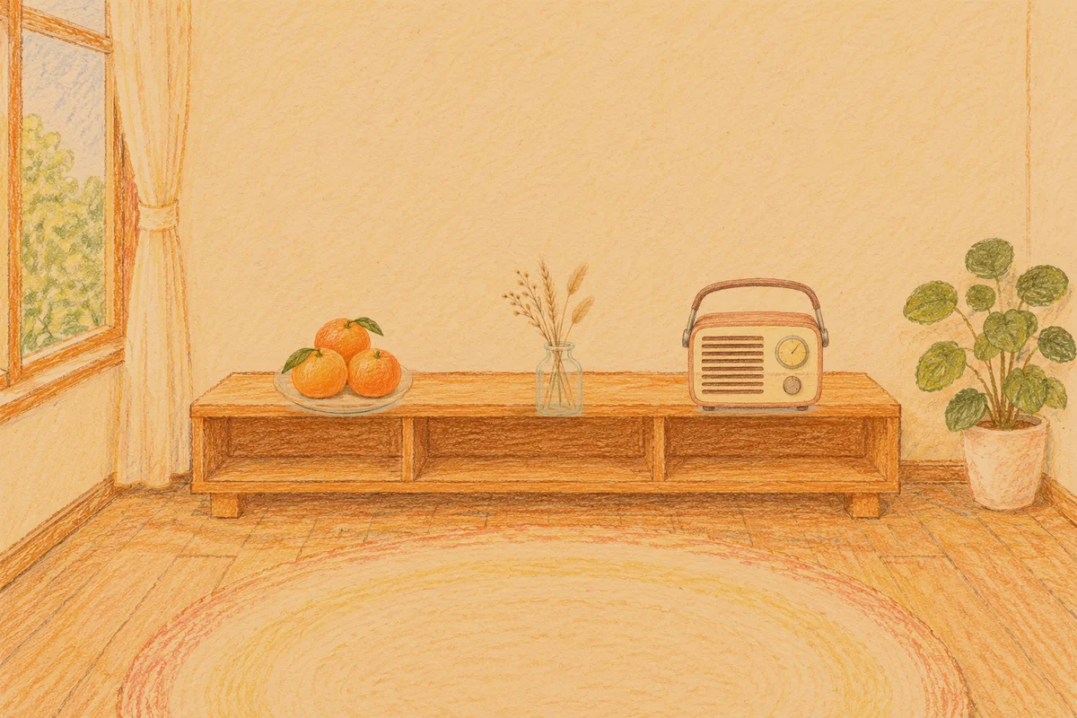 응봉동 여성전용 출장 마사지 안내 그림, 저녁의 창가 낮은 선반 위에 놓인 귤이 담긴 접시, 마른 풀을 꽂은 항아리, 작은 라디오