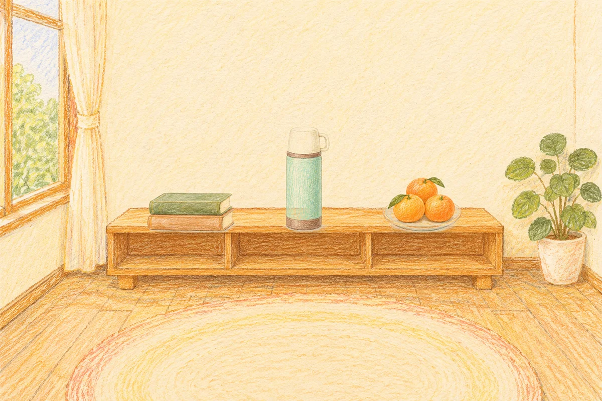 야탑 여성전용 바디 경락 안내 그림, 낮의 창가 낮은 선반 위에 놓인 책 두 권, 보온병, 귤이 담긴 접시