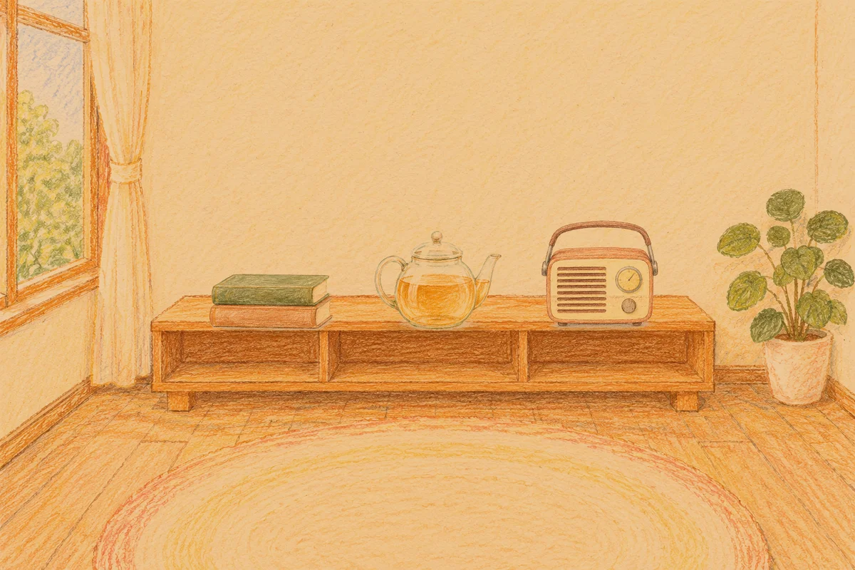 공덕 여성전용 경락마사지 후기 안내 그림, 저녁의 창가 낮은 선반 위에 놓인 책 두 권, 유리 티포트, 작은 라디오